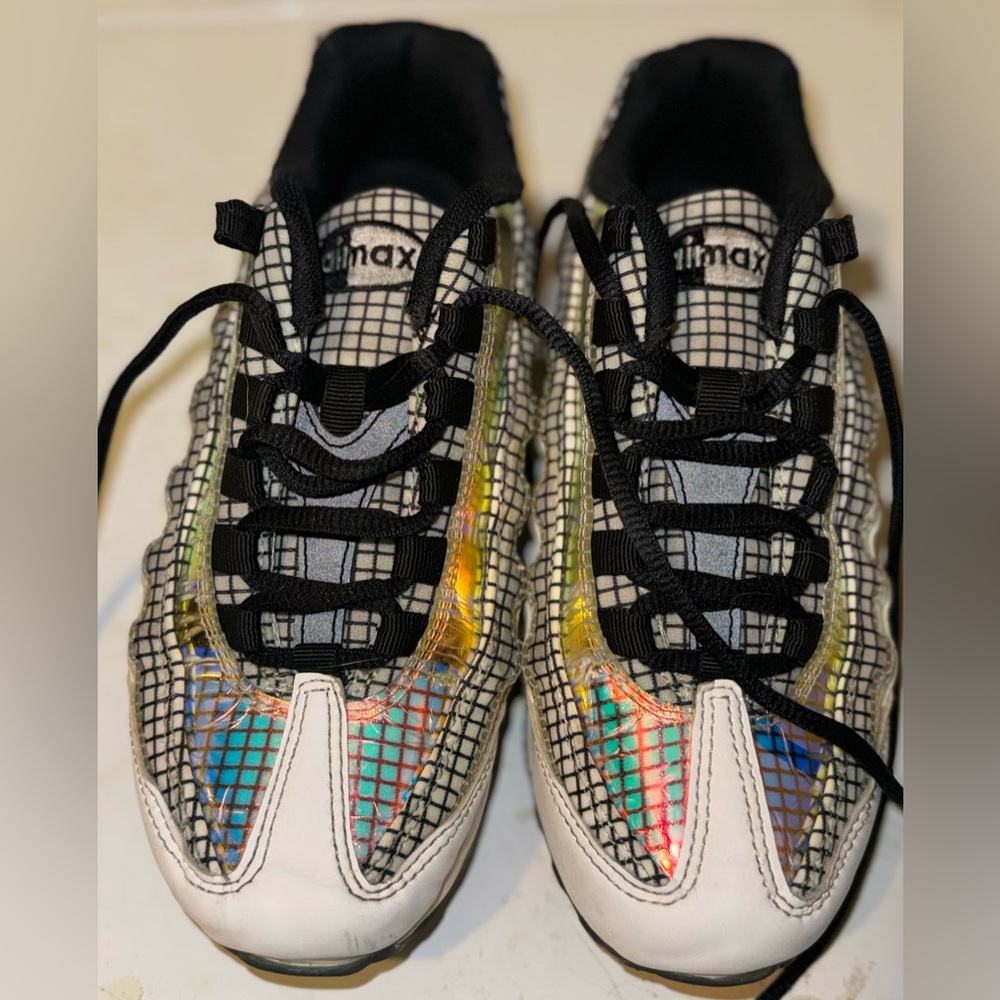 Nike Air Max 95 LV8 White Blue Glaze Black (GS) Sneakers Size 4Y